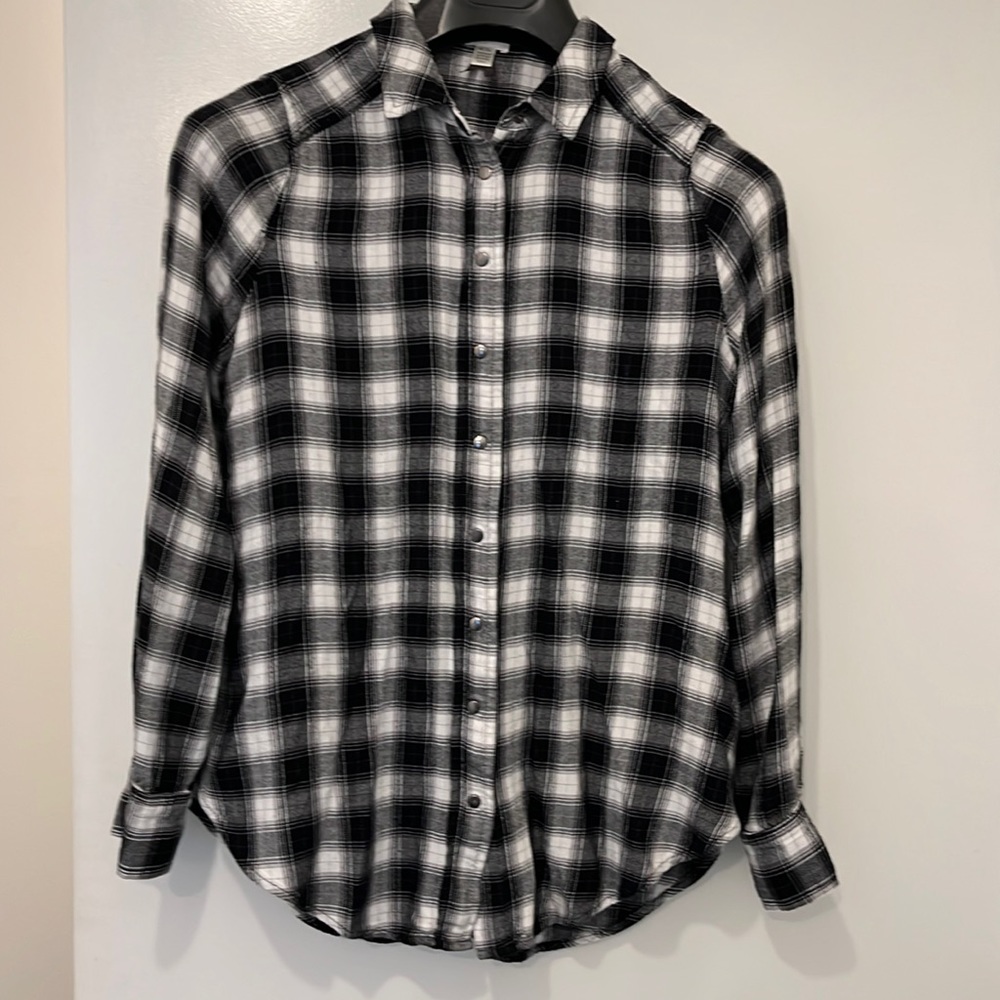 Checkered long sleeve top